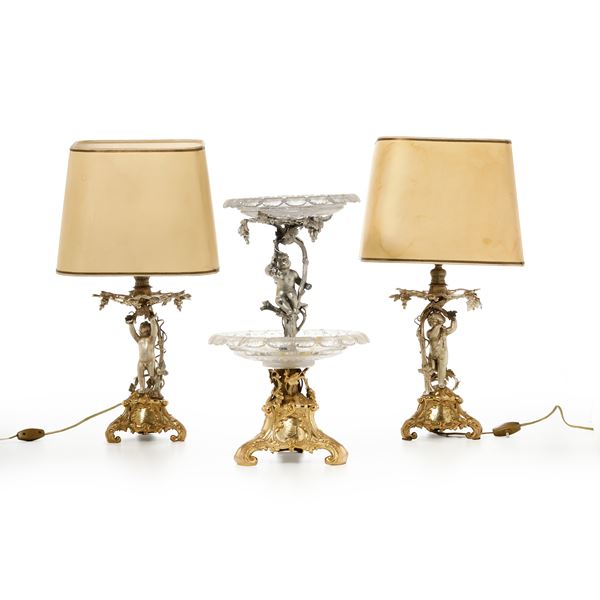 Tre alzate in metallo dorato. Francia XX secolo