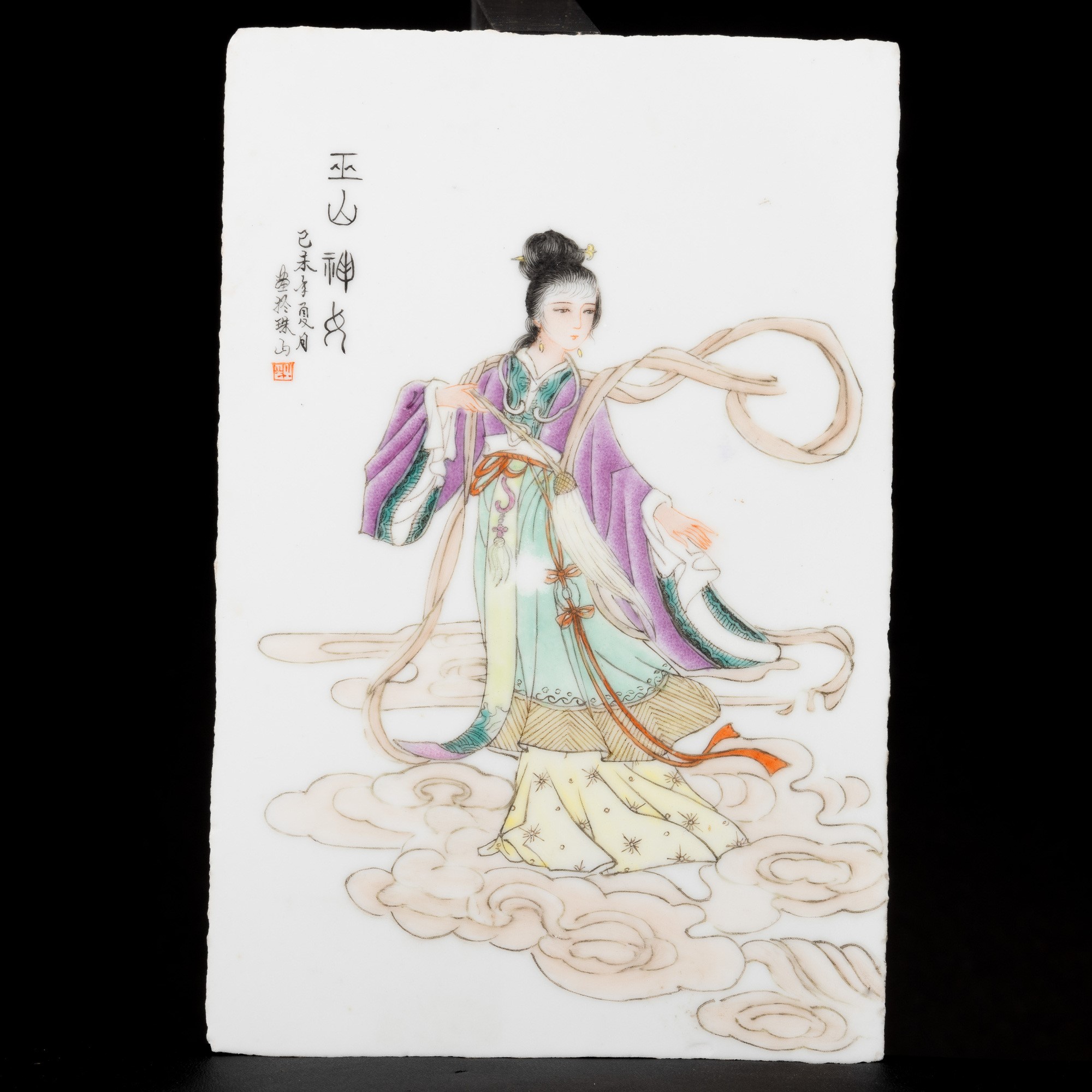 Cinque Placche in Porcellana a Smalti Policromi con Iscrizioni e Fanciulle, Cina, XX Secolo