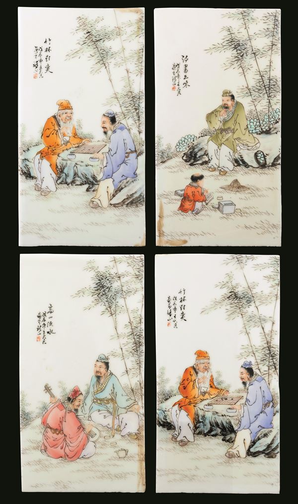 Quattro placche in porcellana Qian Jiang raffiguranti uomini che giocano e bambini nello stile di Wang Dafan, Cina,  XX secolo