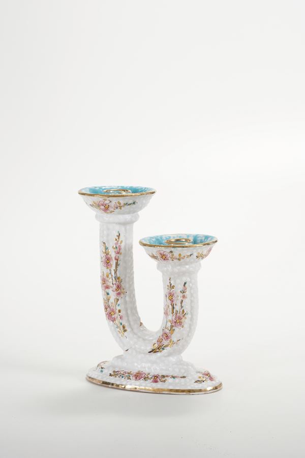Candeliere in ceramica policroma a due braccia