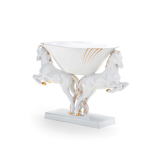 Grande centrotavola in porcellana bianca con lumeggiature in oro