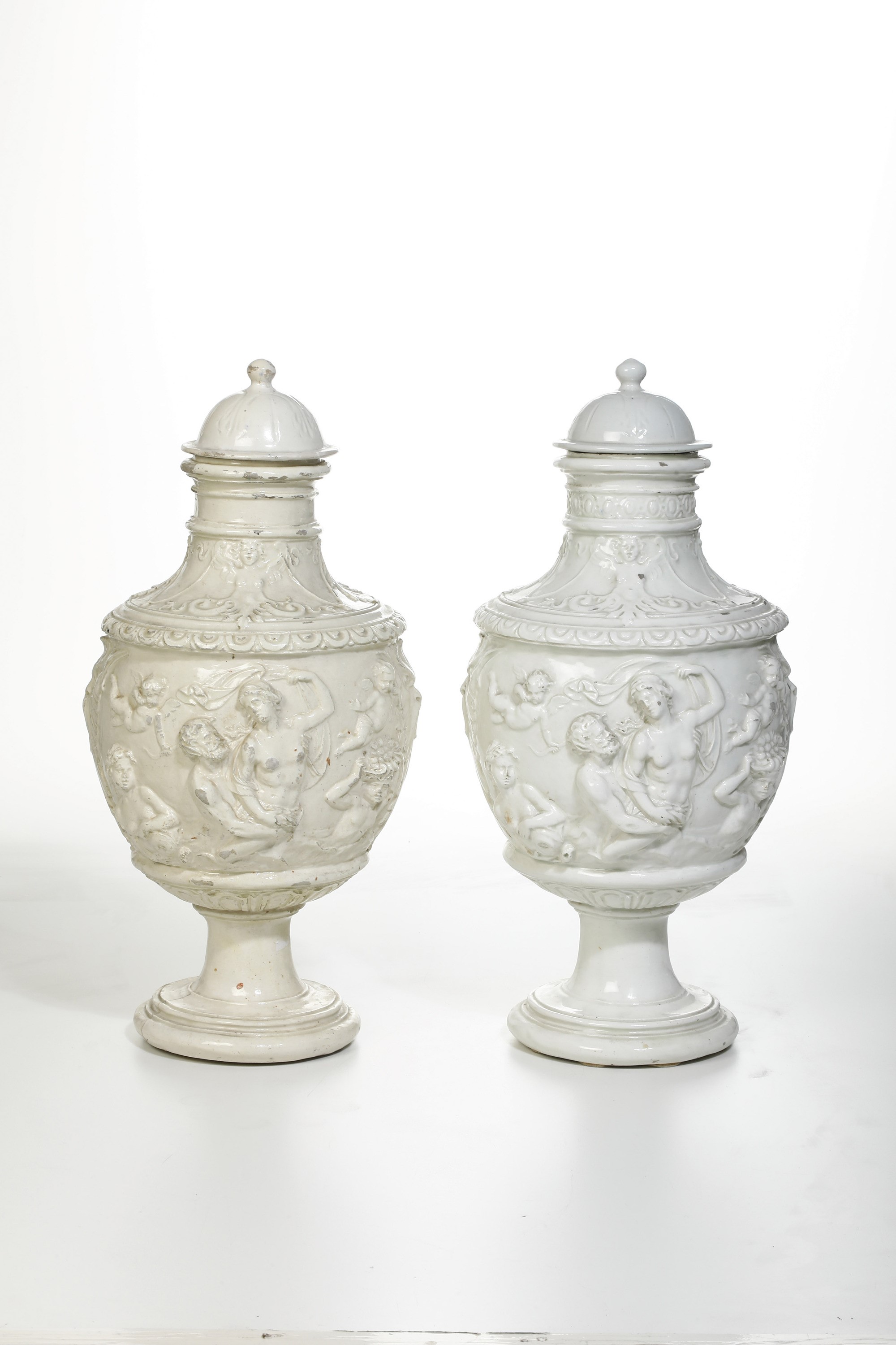 Due vasi. Savona, probabilmente Antonio Brilla presso la Manifattura di Sebastiano Ricci, fine de...