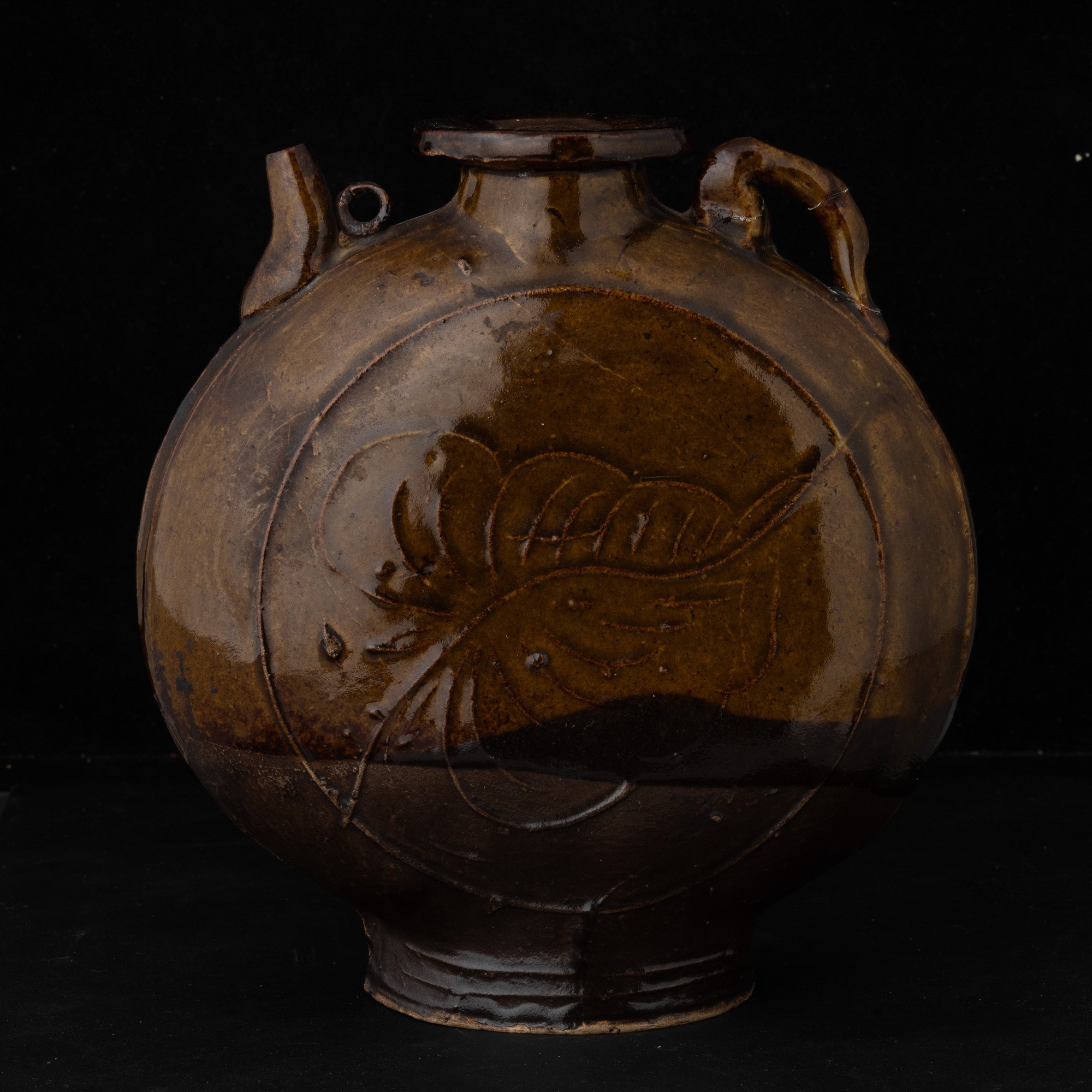 Fiasca in Terracotta Dark Reddish Brown con Decori Naturalistici, Corea, XX Secolo