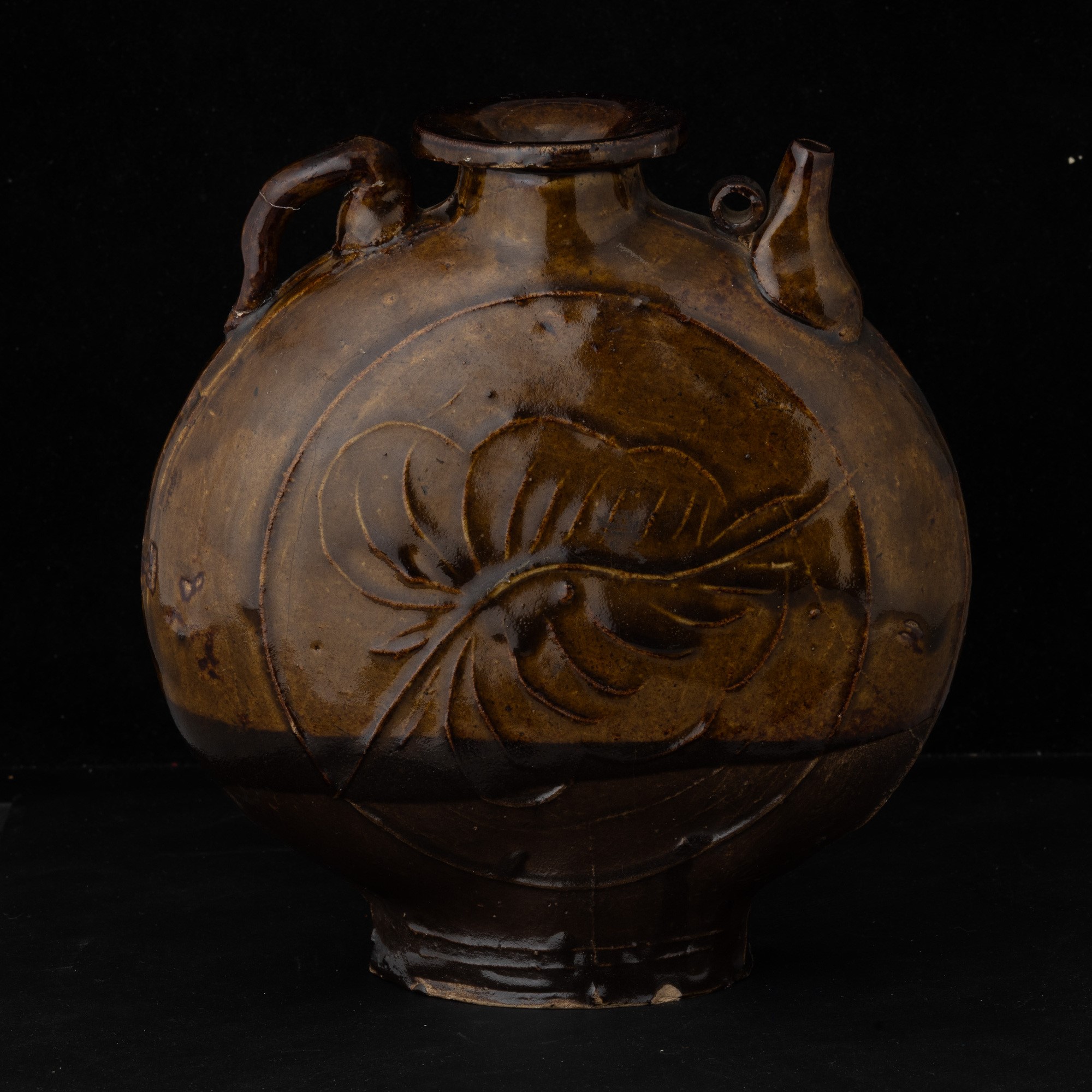 Fiasca in Terracotta Dark Reddish Brown con Decori Naturalistici, Corea, XX Secolo