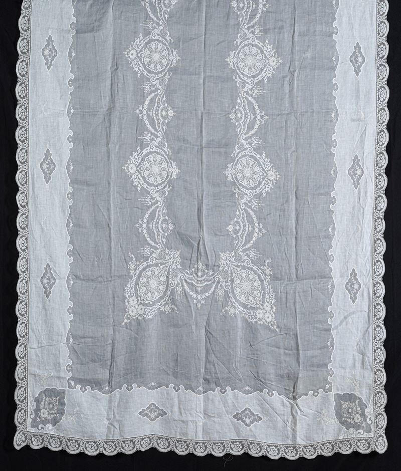 Tovaglia con dodici tovaglioli  - Asta L'Art  de la Table - Cambi Casa d'Aste