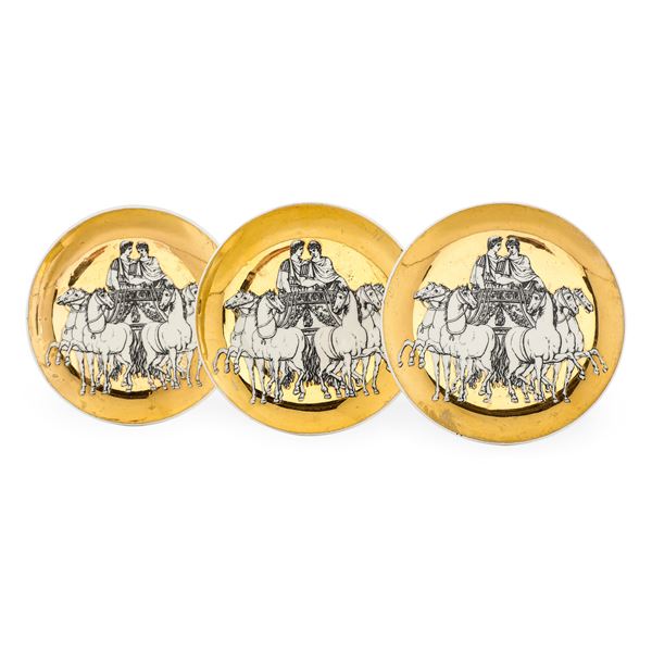 Tre sottobicchieri modello "Biga". Milano, Manifattura Fornasetti, 1950 circa.