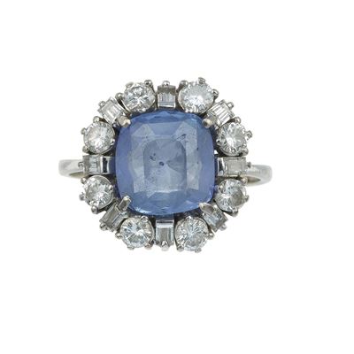 Anello in oro bianco 750/1000 con zaffiro dello Sri Lanka e diamanti