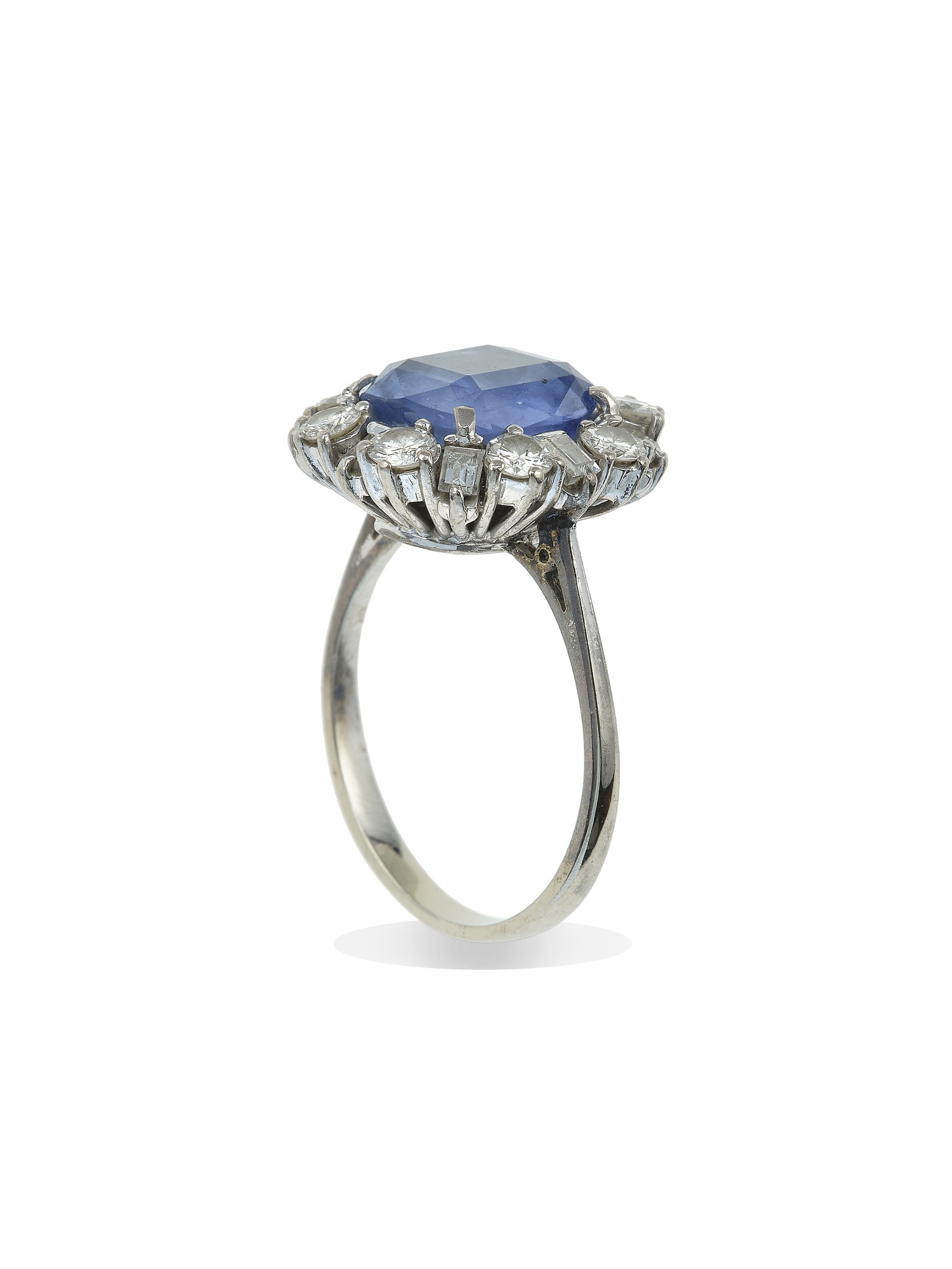 Anello in oro bianco 750/1000 con zaffiro dello Sri Lanka e diamanti
