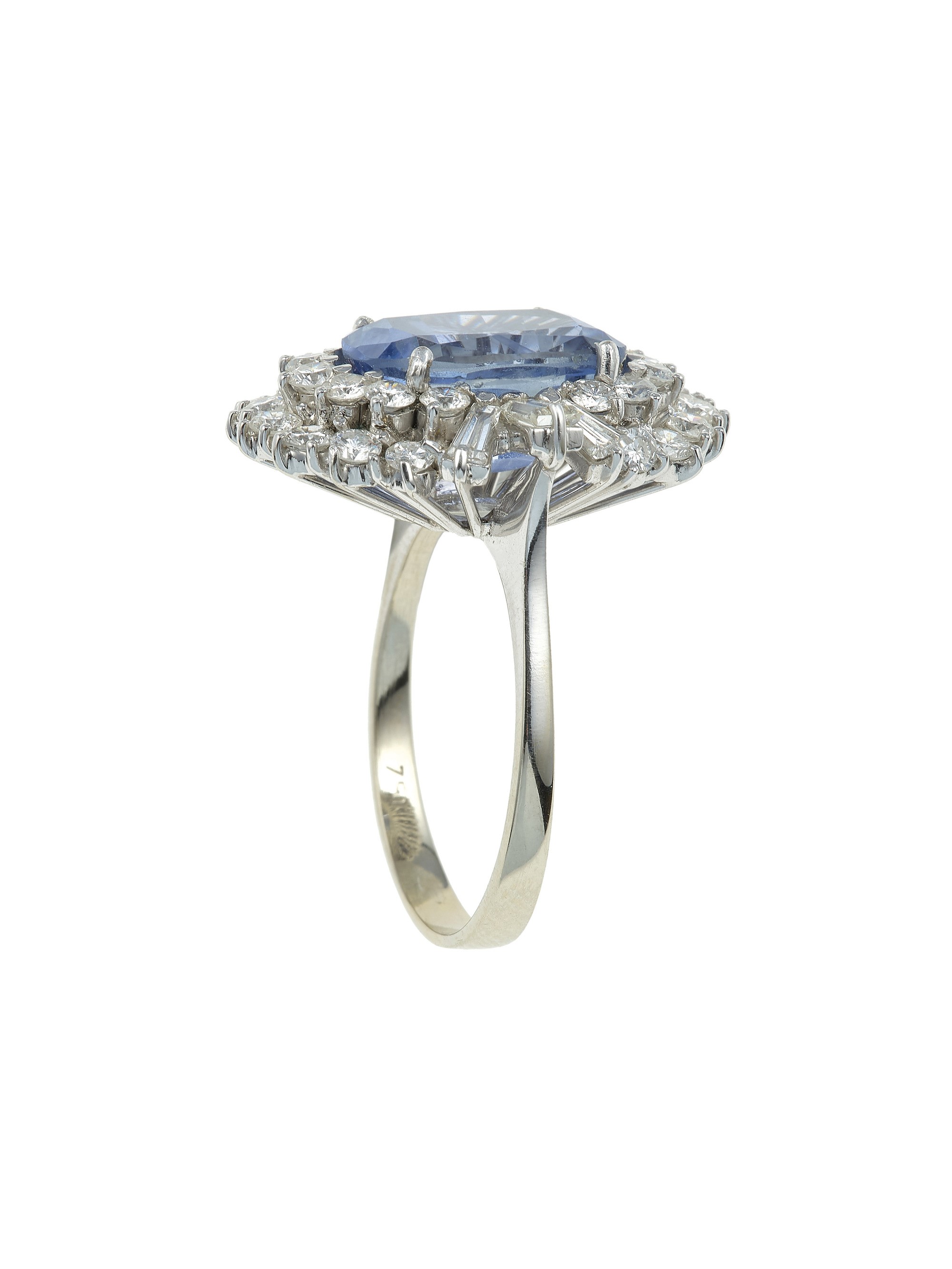 Anello con zaffiro del Sri Lanka e diamanti, in oro bianco 750/1000