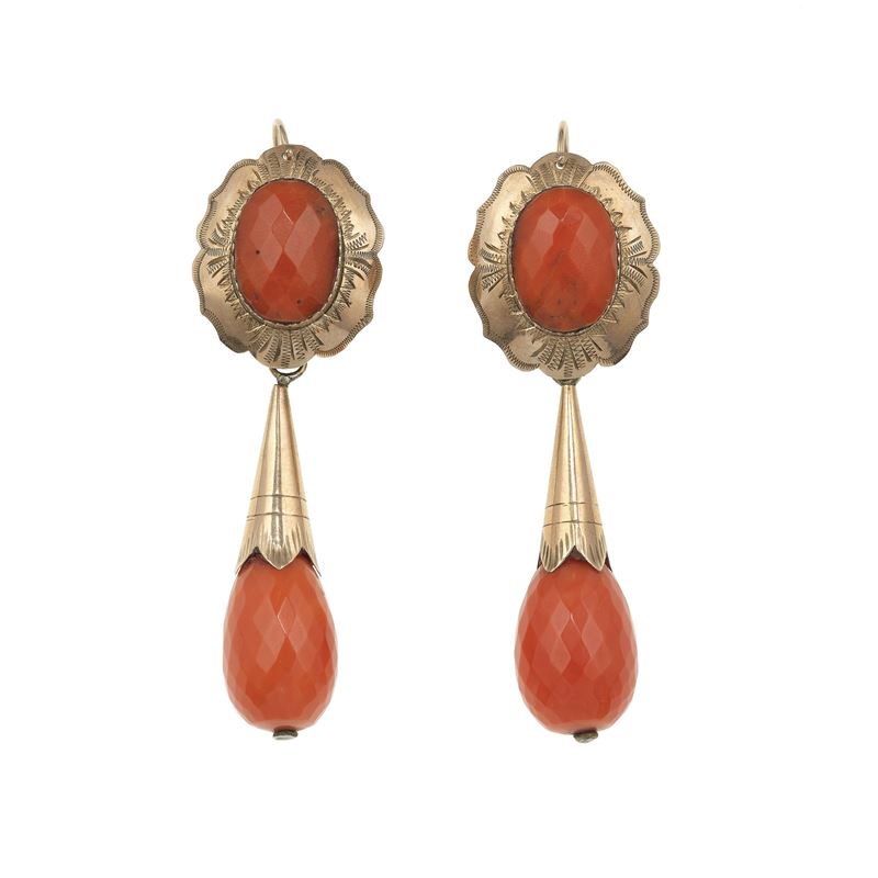 Pair of coral and low-karat gold earrings  - Auction Fine Jewellery - Cambi Casa d'Aste