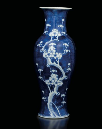 Vaso in Porcellana a Fondo Blu a Decoro Floreale, Cina, XIX Secolo