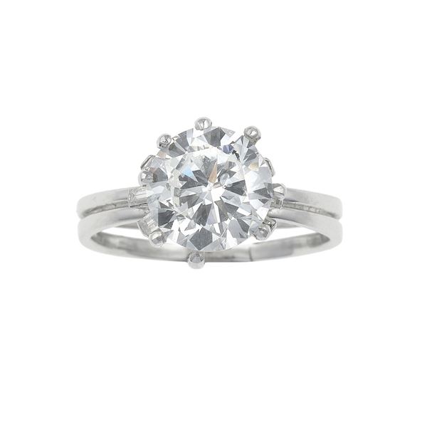 Brilliant-cut diamond weighing 2.96 carats, color I, clarity SI2, fluorescenze very strong blue. Gemmological Report R.A.G. Torino n. DV24133