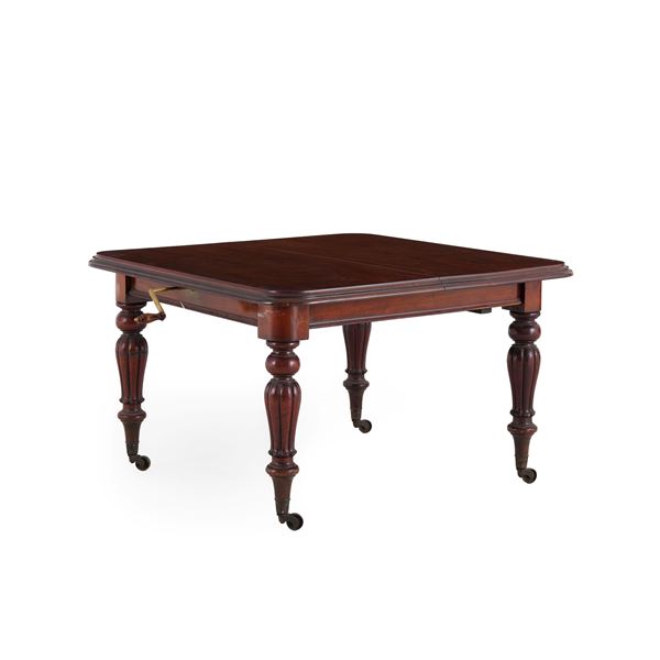 Tavolo allungabile in mogano. Inghilterra XIX secolo