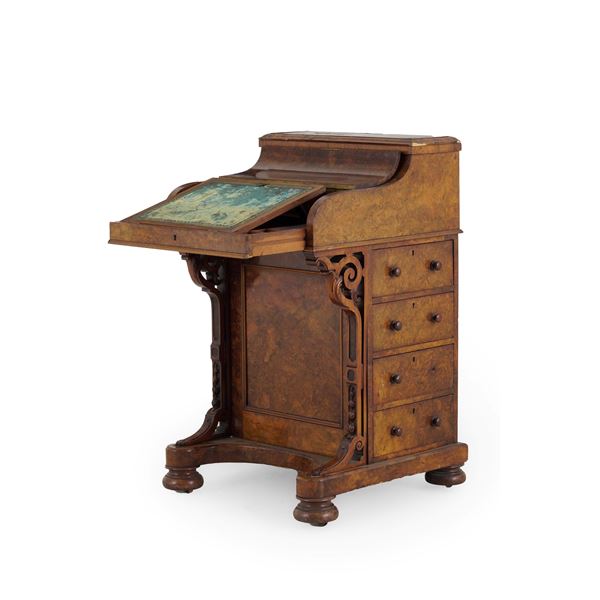 Piccolo scrittoio Davenport lastronato in radica. Inghilterra, XIX secolo