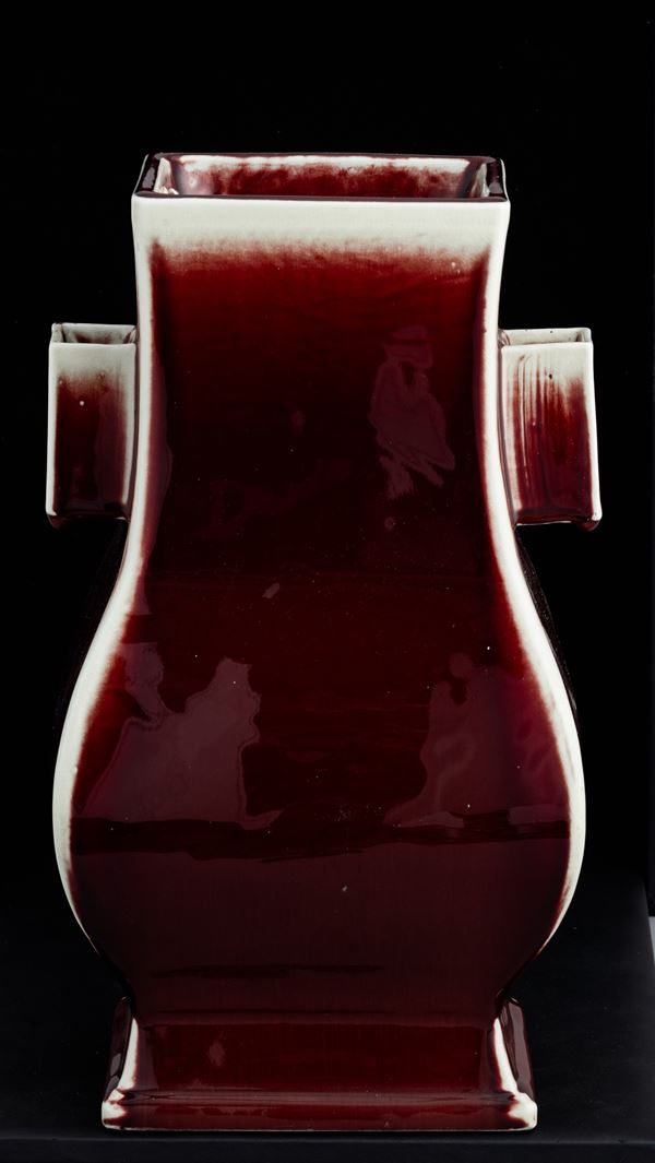 Vaso in porcellana a doppia ansa con decoro flambè, Cina, Dinastia Qing, XIX secolo