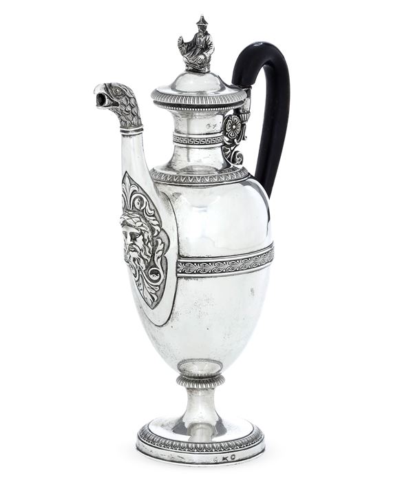 Elegante caffettiera. Milano XIX secolo, marchio dell'argentiere (documentato ma non identificato)