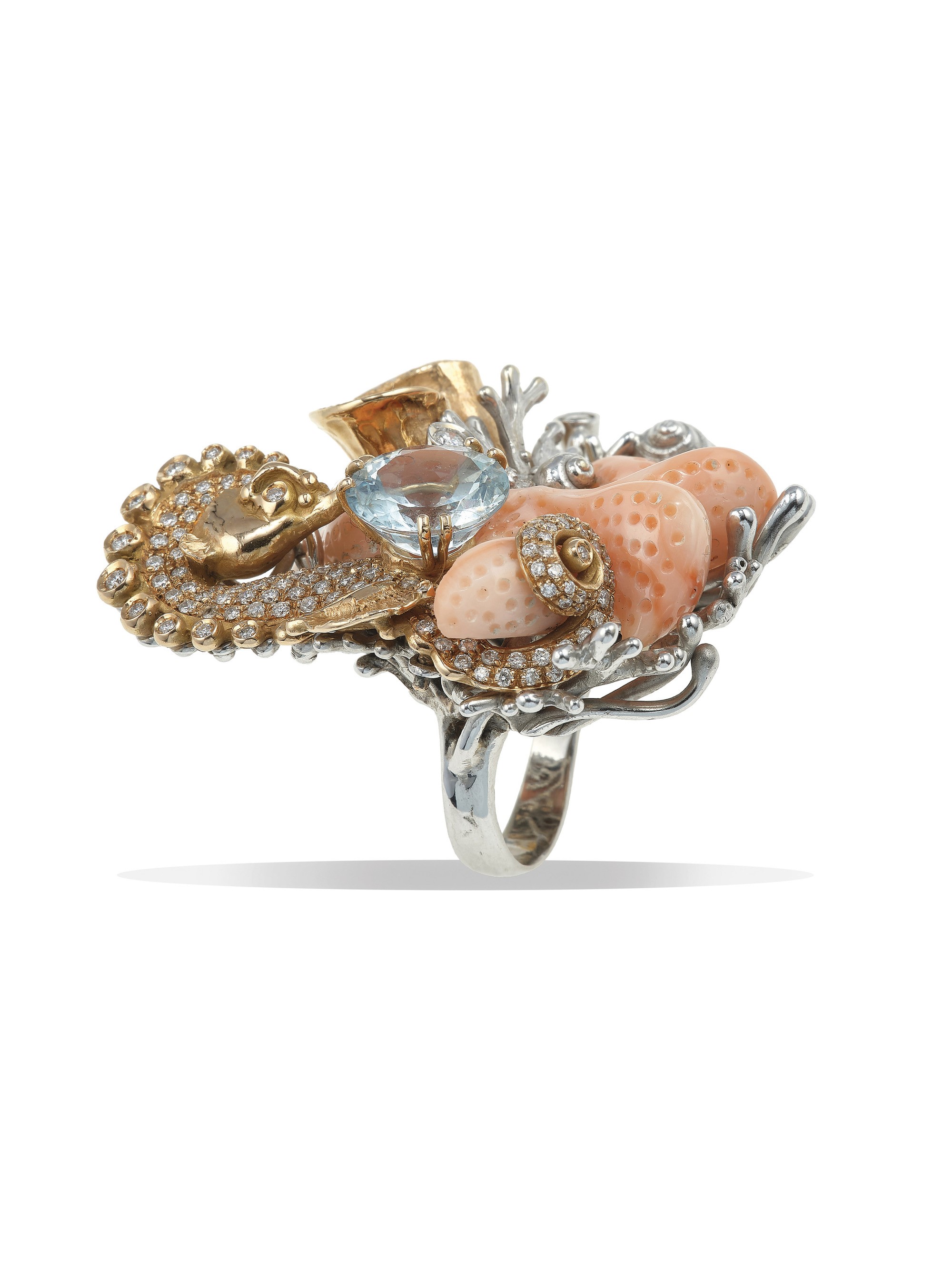 Anello con Corallo Inciso, Topazio e Piccoli Diamanti