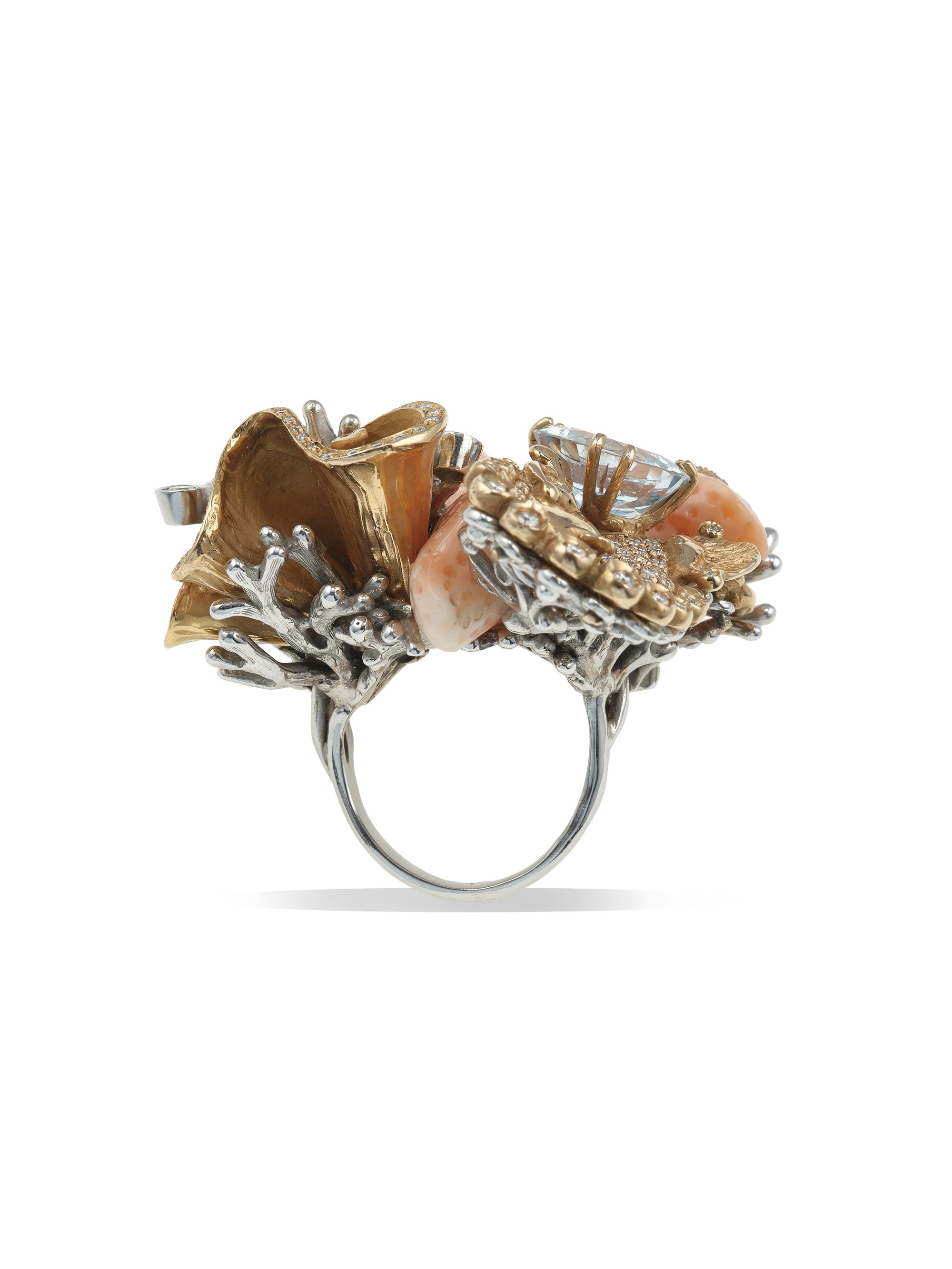 Anello con Corallo Inciso, Topazio e Piccoli Diamanti
