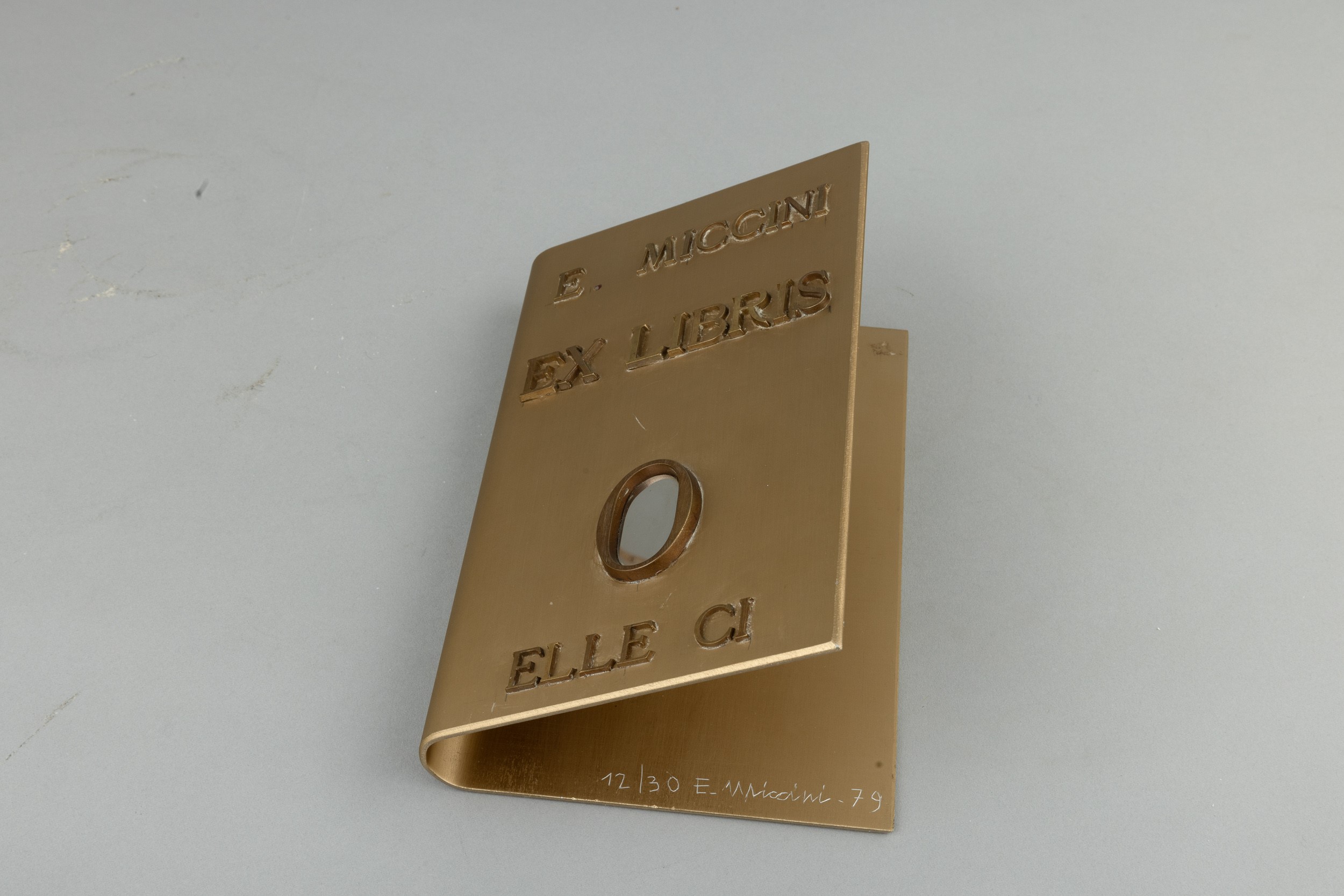 Eugenio Miccini - Ex libris, scultura in bronzo dorato con specchio