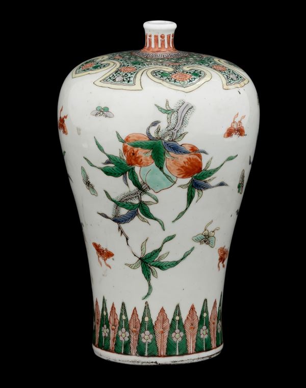 Vaso Meiping in porcellana Famiglia Verde raffigurante scena naturalistica, Cina, Dinastia Qing, XIX secolo