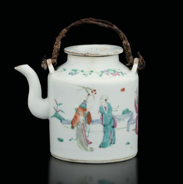 Teiera in porcellana Famiglia Rosa con personaggi, Cina, Dinastia Qing, XX secolo