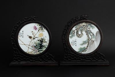 Coppia di Paraventi da Tavolo con Placche in Porcellana Qian Jiang con Scene Paesaggistiche e Isc...