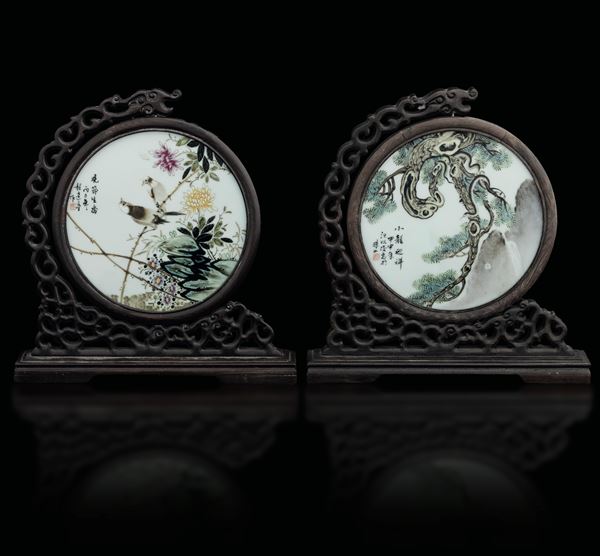 Pair of table screens with Qian Jiang porcelain plaques with landscape scenes and inscriptions, based on the style of Cheng Yiting, 1936, China, 20th century
