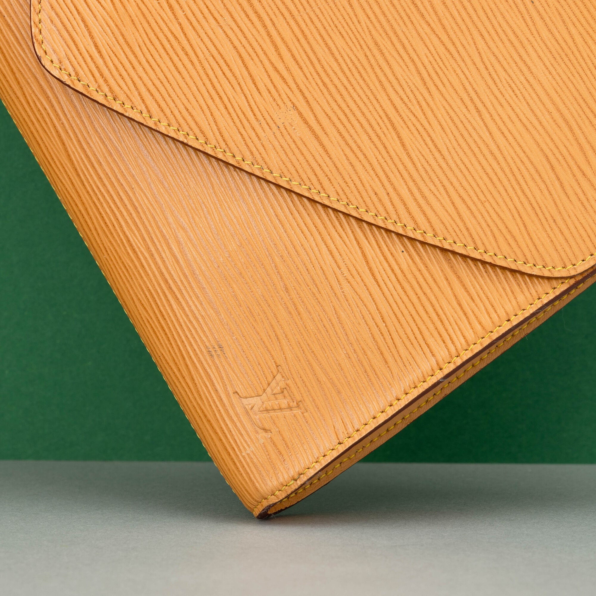 Louis Vuitton Pochette a Busta