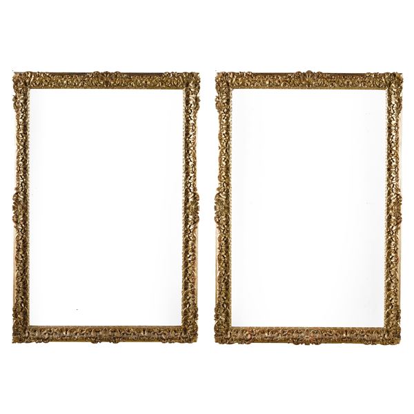 Coppia di cornici in legno intagliato, dorato e bulinato. XVIII secolo