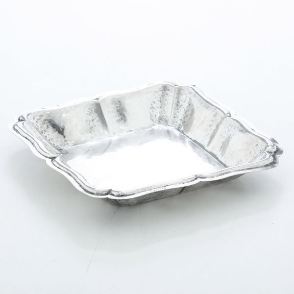 Vassoio quadrato. Venezia XIX secolo, argentiere non identificato