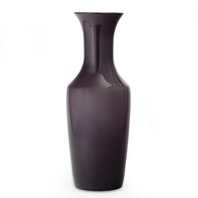 Venini, Vaso a balaustro in vetro soffiato opalino viola (Murano, circa 1950)
