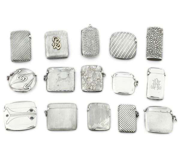 Lotto di 15 tra accendini e porta fiammiferi. Varie manifatture italiane ed europee del XX secolo