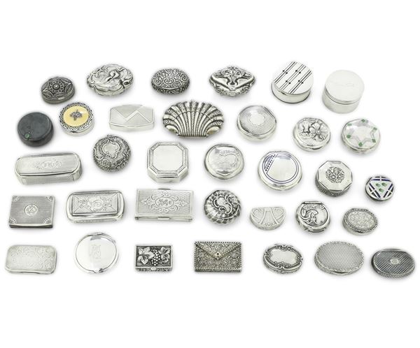 Lotto di 34 scatoline. Varie manifatture italiane ed europee del XX secolo