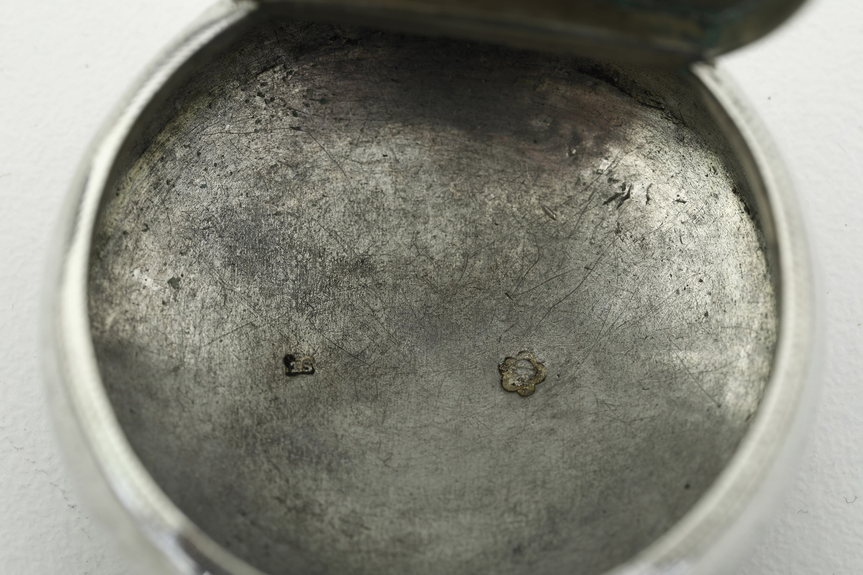 Lotto di 34 scatoline, argento fuso e sagomato, varie manifatture italiane ed europee del XX seco...