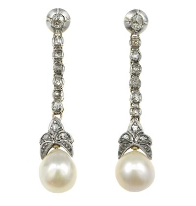 Orecchini pendenti con perle coltivate e diamanti, montatura in argento e oro giallo 750/1000