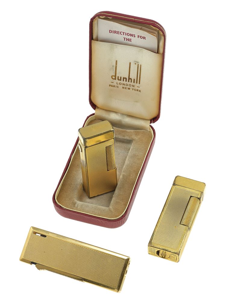 Three gold plated lighters. Two signed Dunhill and one signed IM Corona. The lighters has not been tested and may need a service  - Auction Jewels - Cambi Casa d'Aste