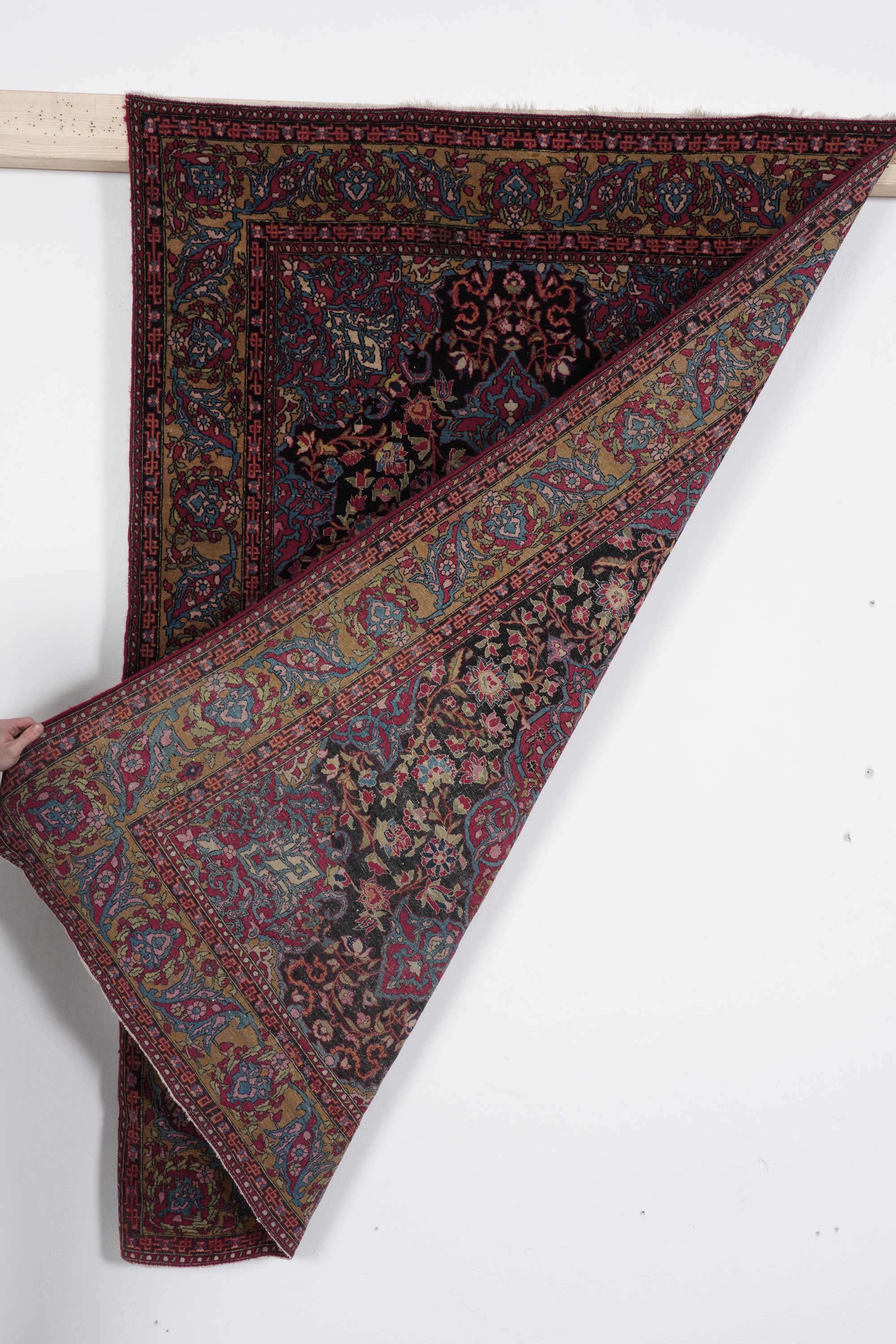 Tappeto persiano, inizio XX secolo, dimensioni cm 213x145