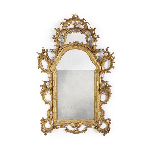 Specchiera in legno intagliato e dorato. Veneto, XVIII secolo