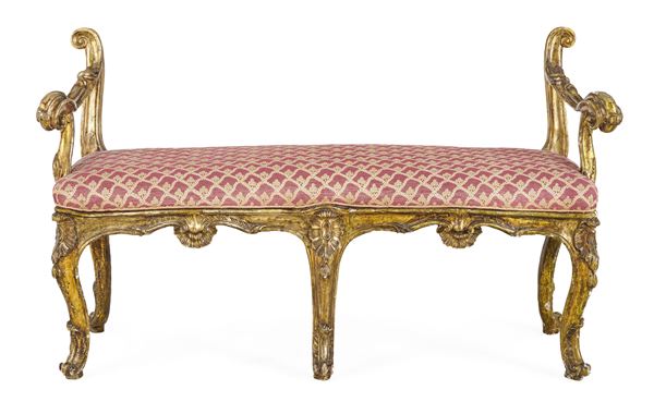 Panchetto in legno intagliato e dorato. Veneto, XVIII secolo