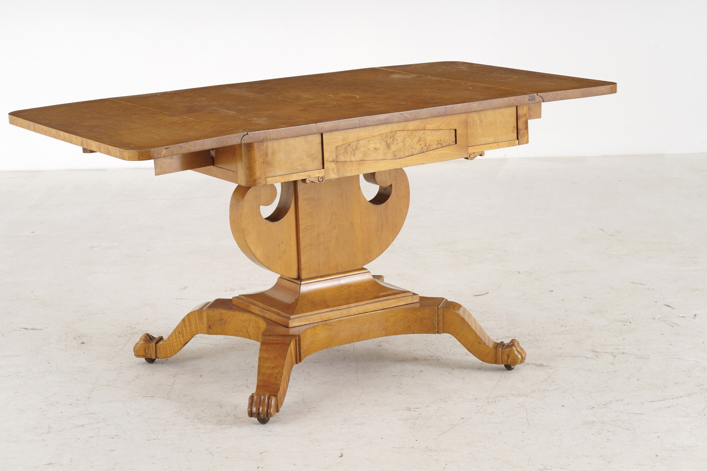 Tavolo Biedermeier. Europa del Nord, XIX Secolo