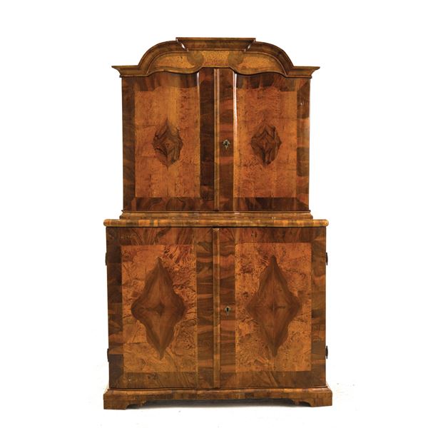 Credenza con alzata lastronata. Europa del Nord, XVIII-XIX secolo