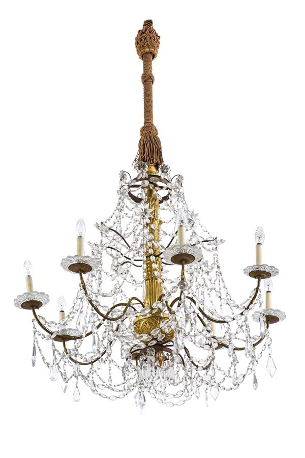 Lampadario con fusto in legno intagliato e dorato. Genova, fine XVIII secolo