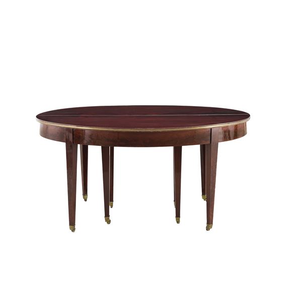 Tavolo da pranzo in mogano con piano allungabile. Inghilterra, XIX secolo