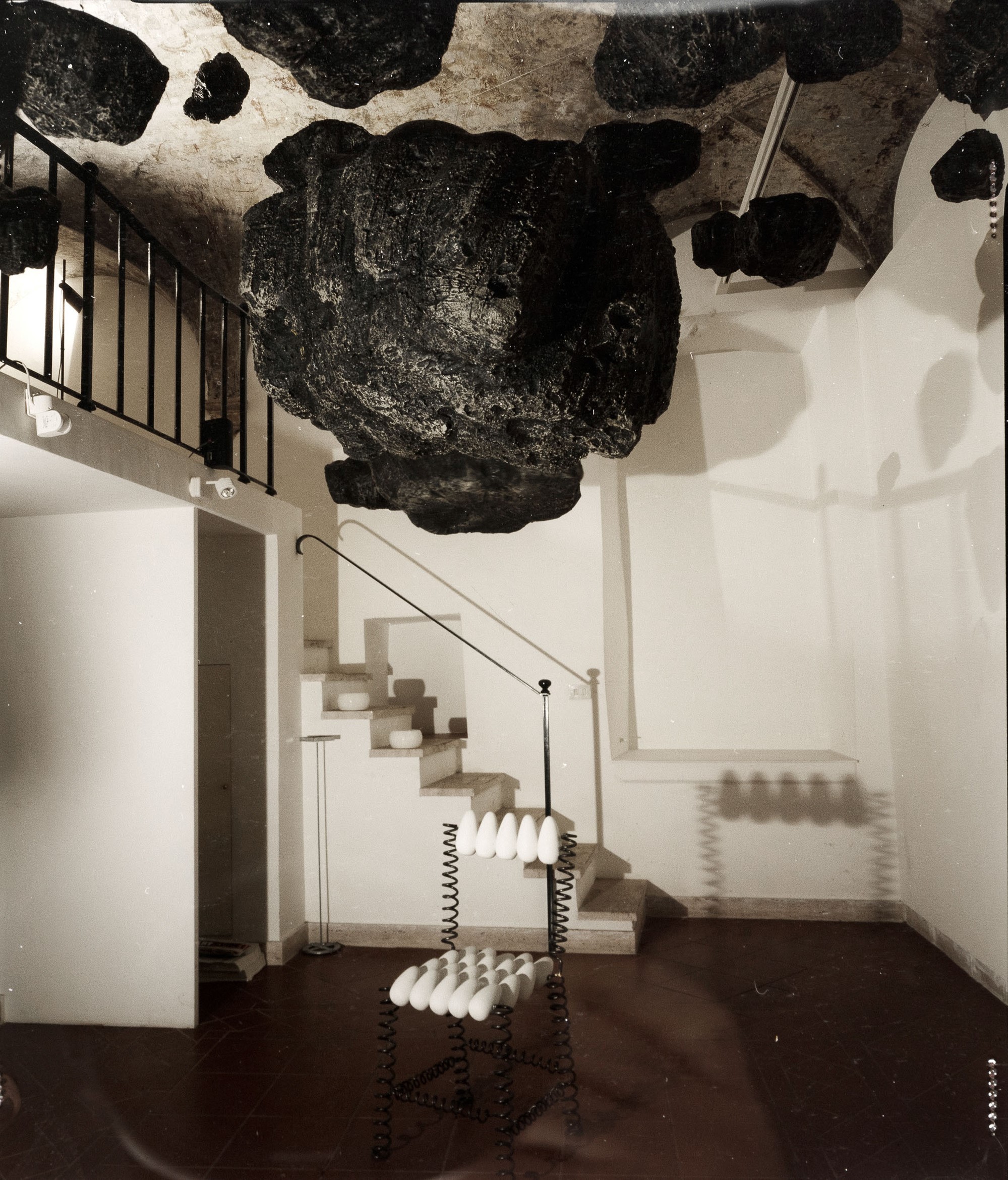 Piero Gilardi - Catastrofe - installazione sonora in poliuretano espanso