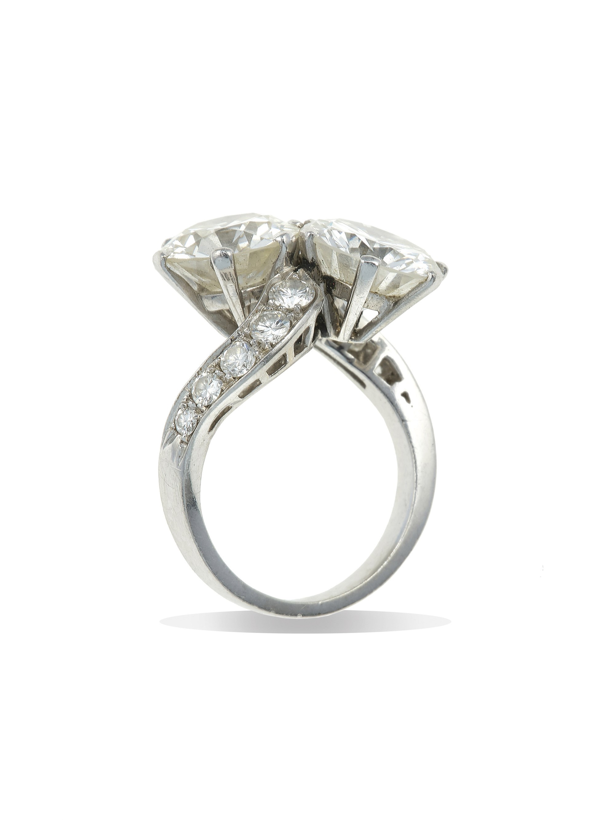 Anello in platino, contrariè con diamanti taglio brillante (circa 3.00 ct) e taglio circular (cir...