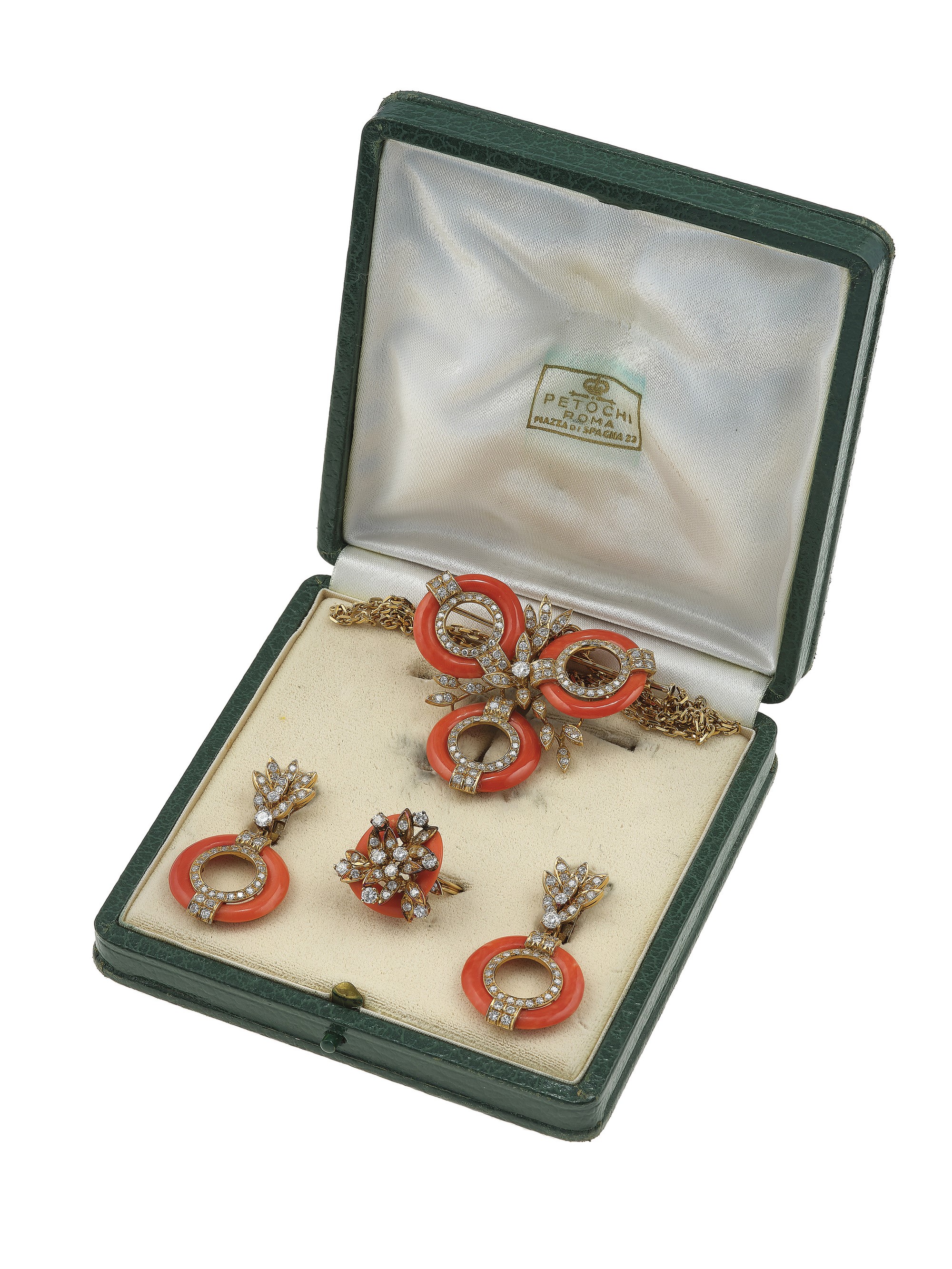 Petochi. Parure Composta da Anello, Orecchini e Collana con Pendente/spilla con Corallo e Diamant...