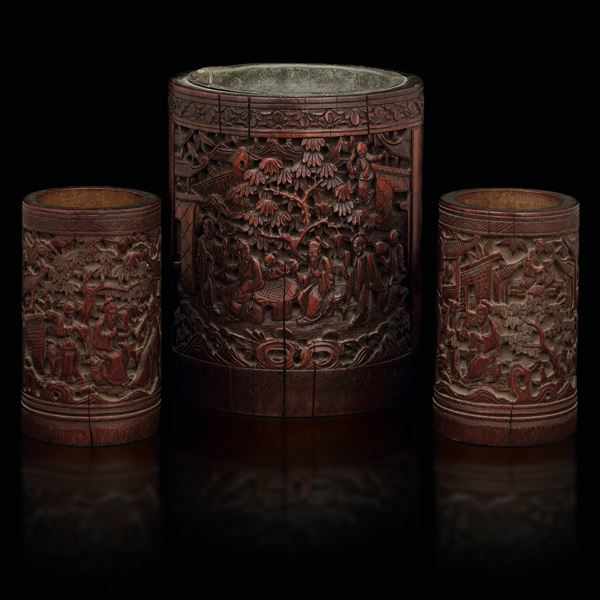 Lotto portapennelli in bamboo con decoro peasaggistico e scne di vita comune a rilievo, Cina, Dinastia Qing, XIX secolo