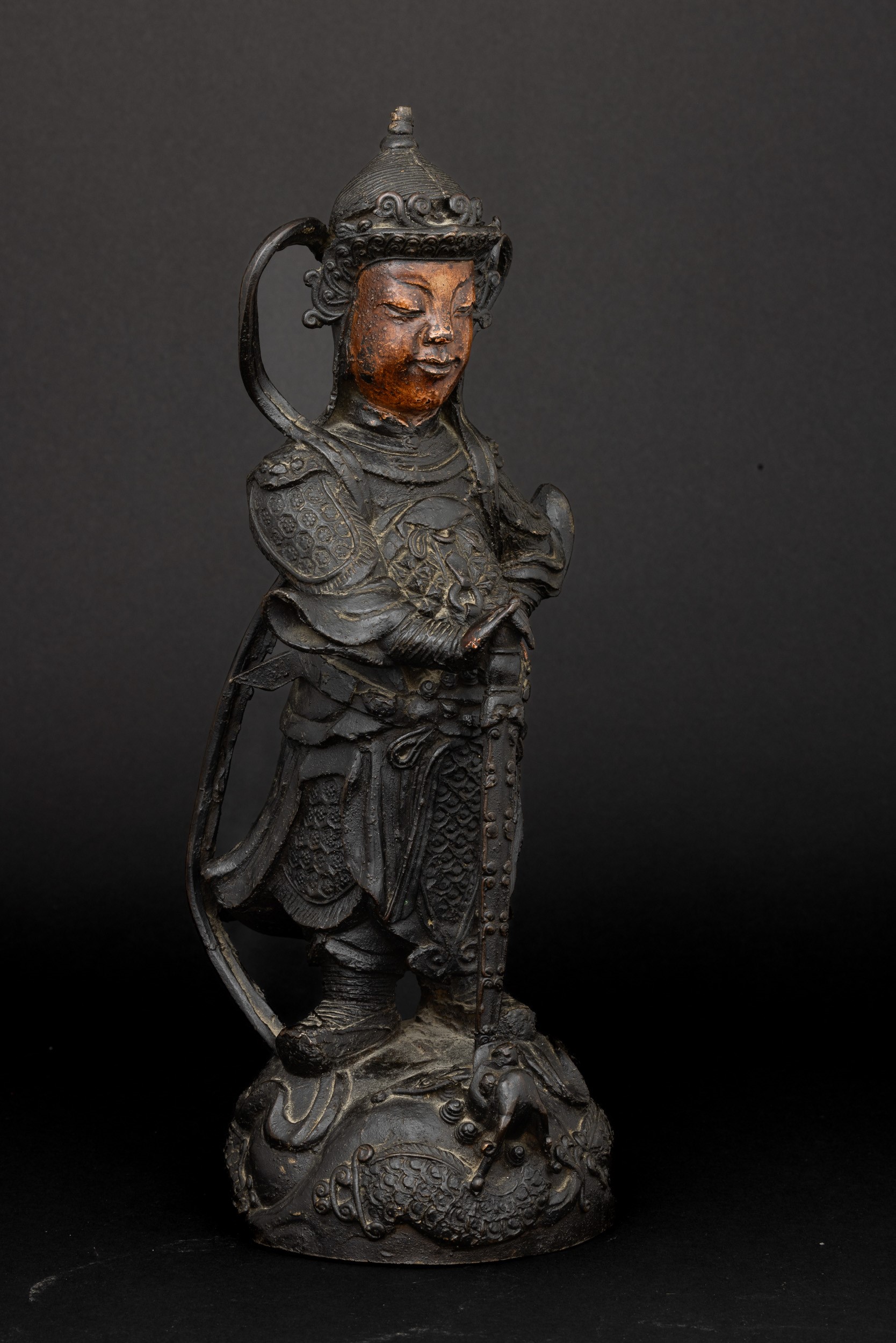 Figura di Guerriero in Bronzo Lumeggiato in Oro a Freddo sul Volto, Cina, Dinastia Ming (1368-164...
