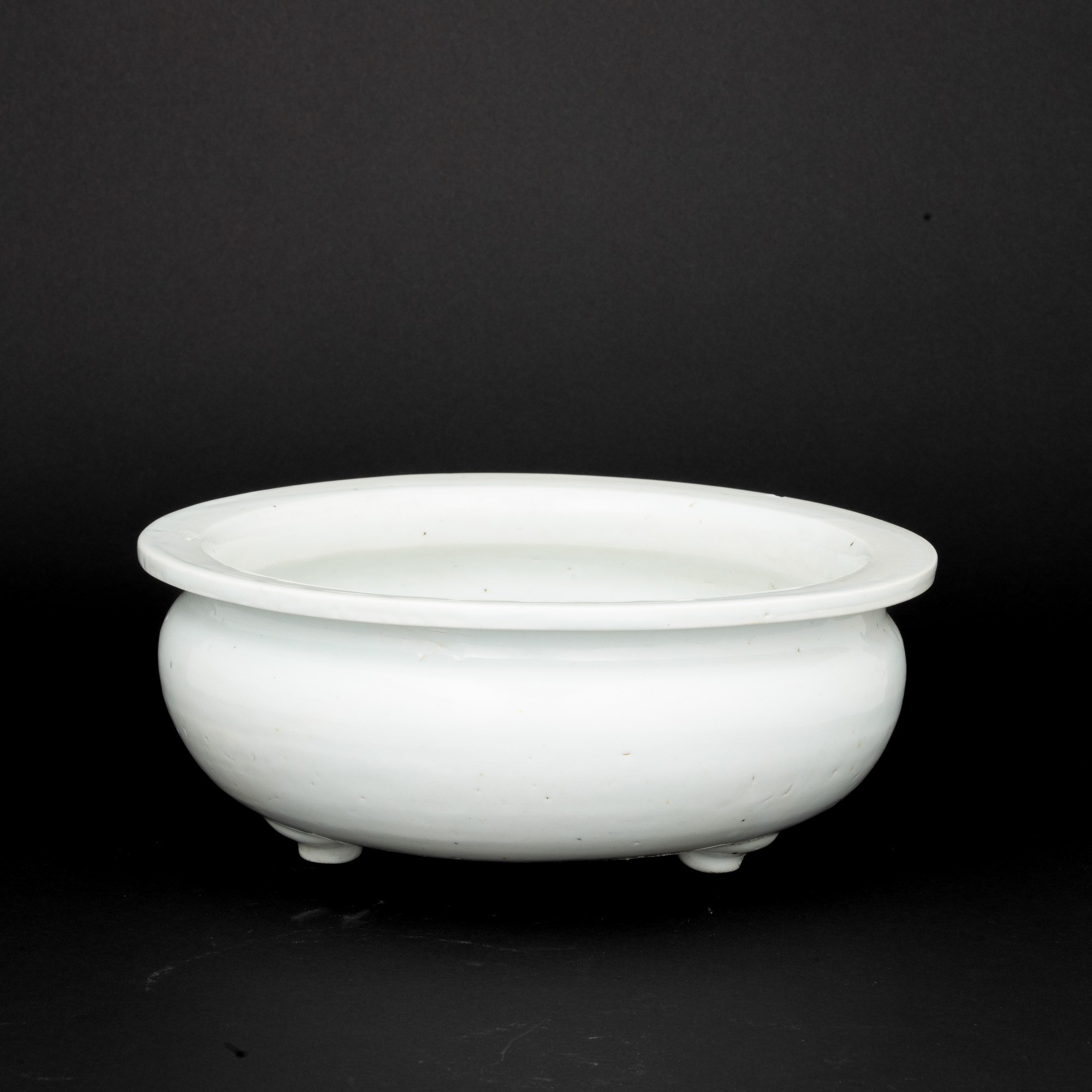 Ciotola Tripode in Porcellana Blanc De Chine Dehua, Cina, Dinastia Qing, XVIII Secolo