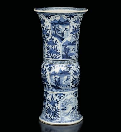 Vaso in Porcellana Bianca e Blu a Soggetto Naturalistico Entro Riserve, Cina, Dinastia Qing, Epoc...
